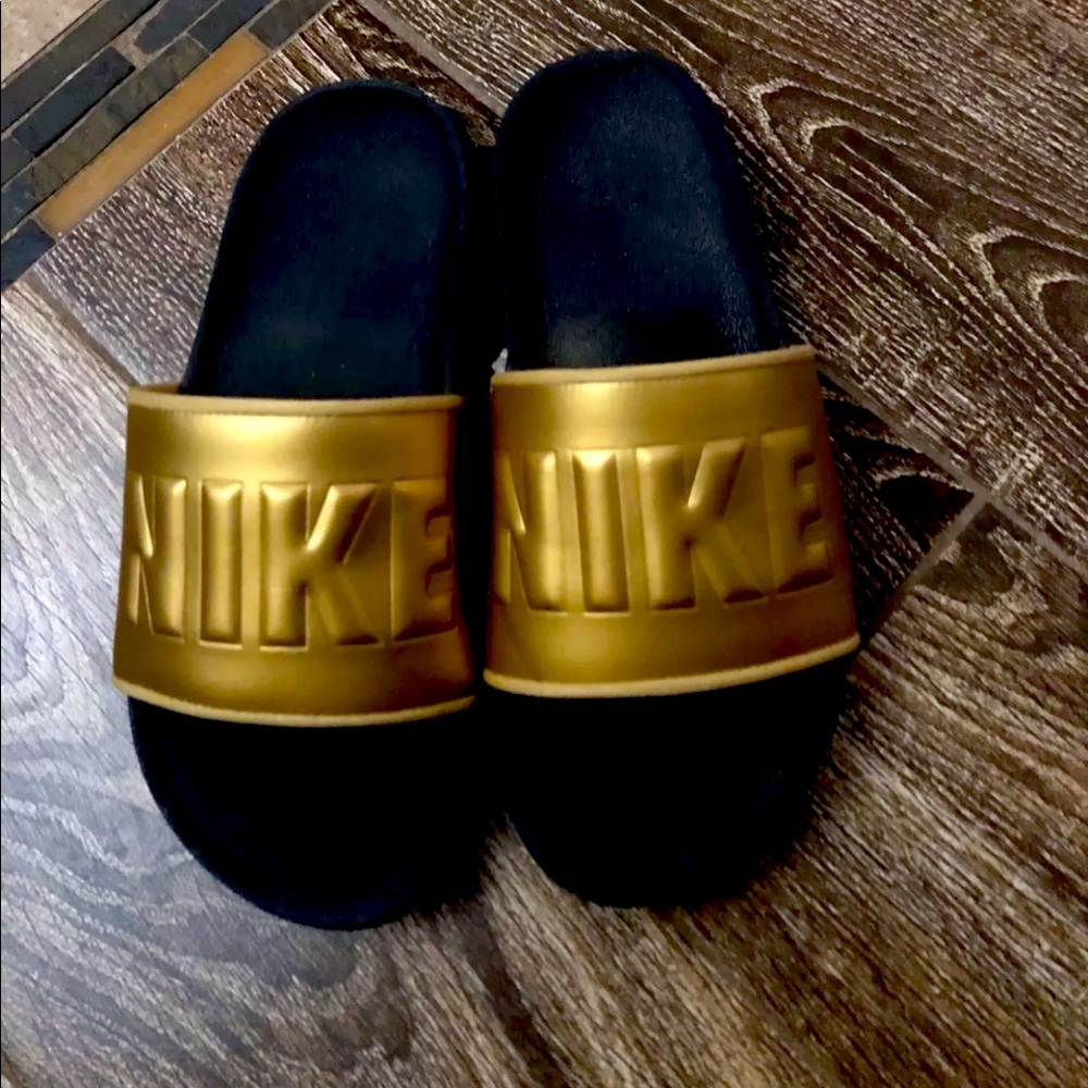 Women’s Nike slippers size 7